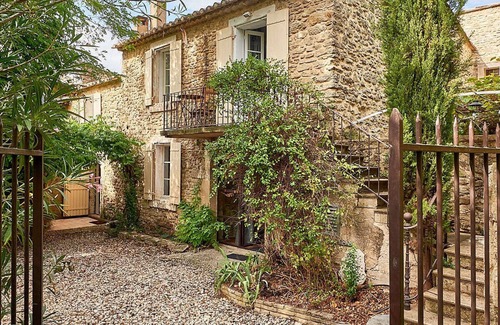 Oppede Otro | Large 18th century Provencal cottage, restored 5 bedrooms, 4 bathrooms