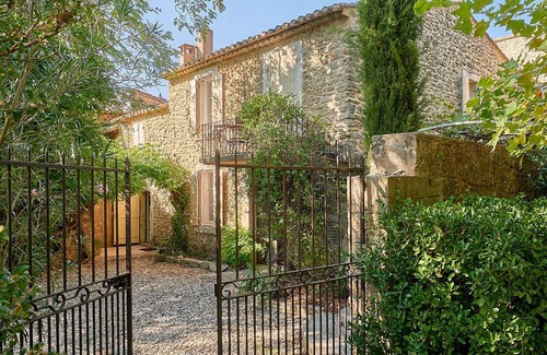 Oppede Otro | Large 18th century Provencal cottage, restored 5 bedrooms, 4 bathrooms