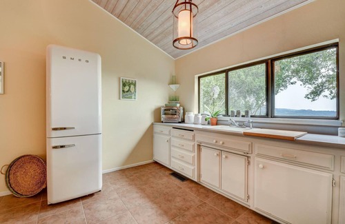Montecito Heights Casa | Large 1br With Loft & Amazing Views 1 Bedroom Cottage by Redawning