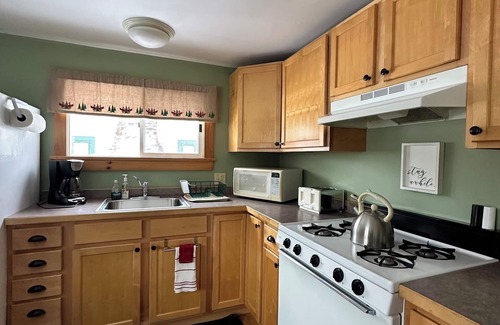 Old Forge Cabaña | Large 2-Bedroom, 2-Bathroom Cottage in perfect in-town location