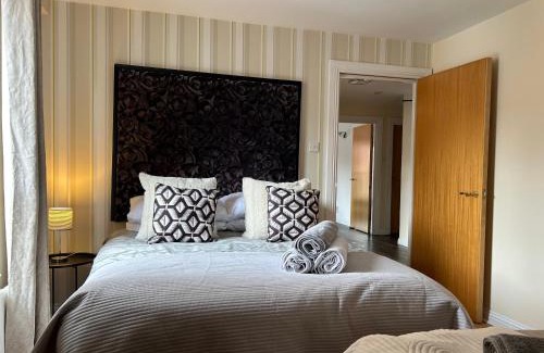 Belfast Central District Apartamento | Large 2 bedroom 2 bathroom x6 person city center apartment with free underground parking