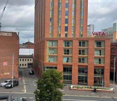 Belfast Central District Apartamento | Large 2 bedroom 2 bathroom x6 person city center apartment with free underground parking