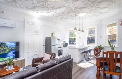 Orange Apartamento | Large 2-Bedroom Apartment on Summer Near Cook Park with private secure parking