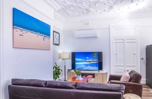 Orange Apartamento | Large 2-Bedroom Apartment on Summer Near Cook Park with private secure parking