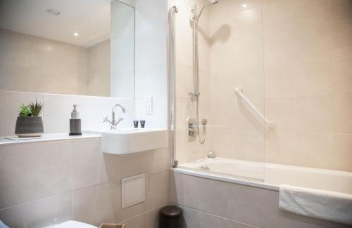 Ashford Apartamento | Large 2 Bedroom Apartment in Ashford with PARKING