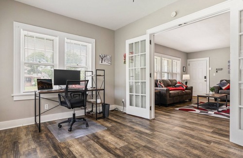 Canton Apartamento | Large 2 Bedroom Apt in the Heart of Canton. Minutes to the HOF & both hospitals