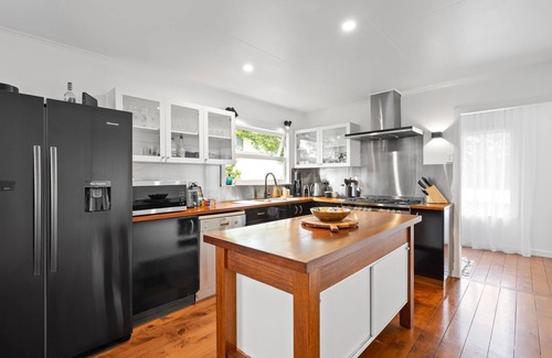 Tewantin Casa | Large 2 bedroom house with pool