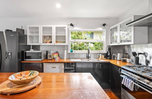 Tewantin Casa | Large 2 bedroom house with pool