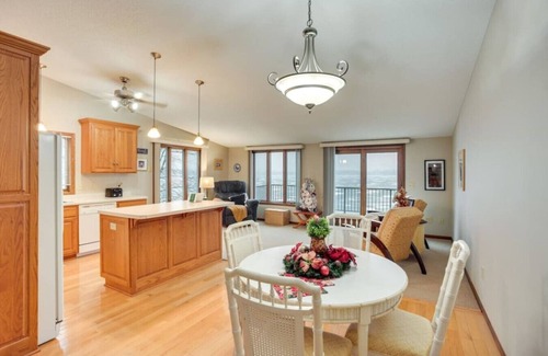 Howard Lake Casa | Large 2 bedroom on the water!
