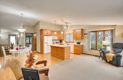 Howard Lake Casa | Large 2 bedroom on the water!
