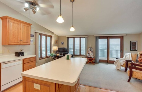 Howard Lake Casa | Large 2 bedroom on the water!