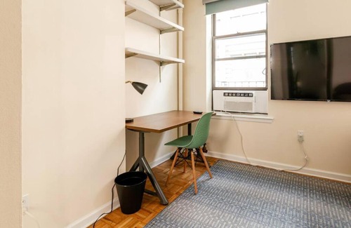 Little Italy Apartamento | ✪ Large 2 Bedrooms ✪ Queen Beds ✪ Work Stations