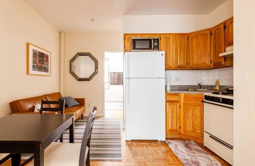 Little Italy Apartamento | ✪ Large 2 Bedrooms ✪ Queen Beds ✪ Work Stations