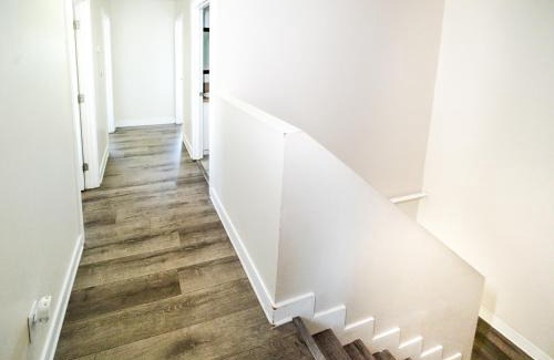 Los Angeles Apartamento | Large 2 levles 5 bedroom with 3 bathroom and 2 parking