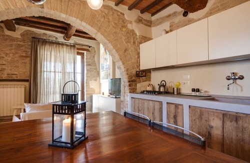 Marsciano Apartamento | Amplio apartamento de 3 habitaciones con piscina compartida, wifi y aire acondicionado.