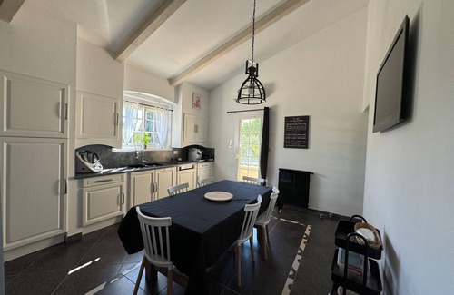 Saint-Privat-des-Vieux Casa | Large 240 m2 house with 15/7 m swimming pool
