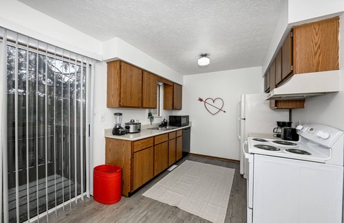 Northwest Akron Apartamento | Large 2Bd Haven for Travelers!