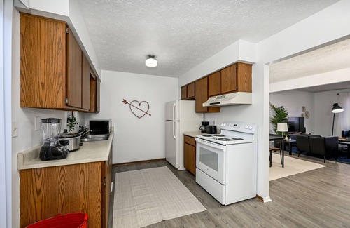 Northwest Akron Apartamento | Large 2Bd Haven for Travelers!