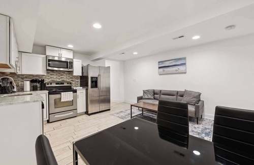 Le Droit Park Apartamento | Large, 2BR/1BA with AC/TV/Internet/Laundry