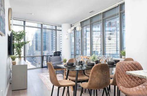 Bay Cloverhill Apartamento | Large 2BR on Bay Street 4 Beds with Balcony