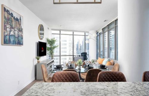 Bay Cloverhill Apartamento | Large 2BR on Bay Street 4 Beds with Balcony