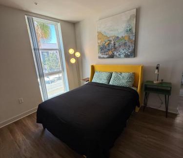 Westlake South Apartamento | Large 2BR w balcony - DTLA!