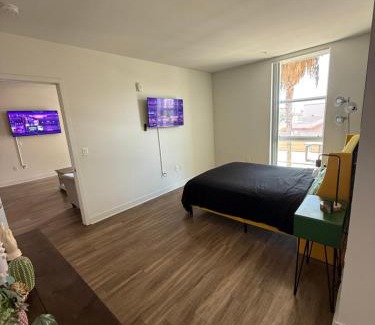 Westlake South Apartamento | Large 2BR w balcony - DTLA!