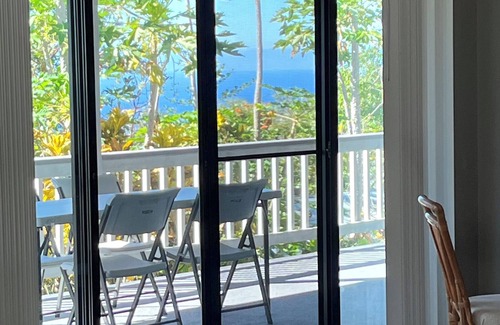 Kalaoa Casa | Large 3/2 House in Kailua-Kona with ALL New Furnishings and Yard Above Airport