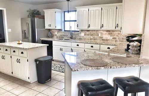 Paris Casa | Large 3 bed/2 bath luxury home in central location!