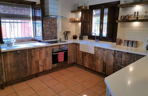 Orihuela Casa | Gran villa de 3 dormitorios con piscina privada, con vista a la montaña en zona rural
