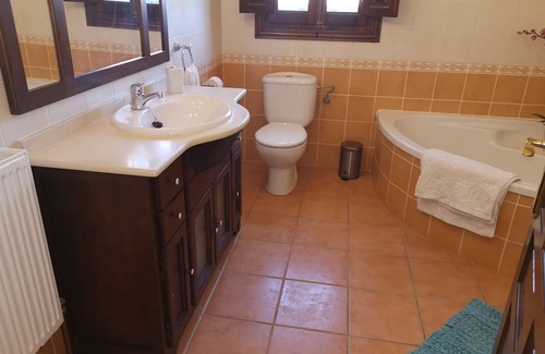 Orihuela Casa | Gran villa de 3 dormitorios con piscina privada, con vista a la montaña en zona rural