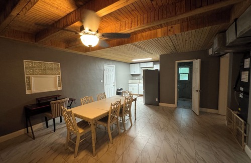 Fort Walton Beach Casa | Large 3 bedroom house in central fort Walton close to beach bases and shops