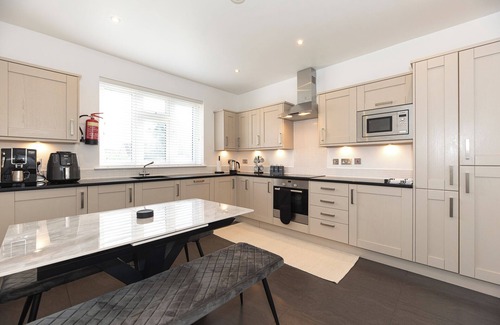 Fulwell and Hampton Hill Apartamento | Large 3 Bedroom Apartment in Leafy Hampton Hill, Richmond