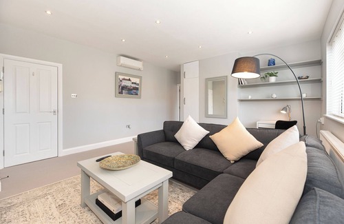 Fulwell and Hampton Hill Apartamento | Large 3 Bedroom Apartment in Leafy Hampton Hill, Richmond