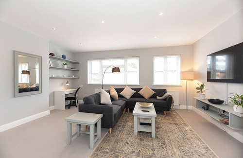 Fulwell and Hampton Hill Apartamento | Large 3 Bedroom Apartment in Leafy Hampton Hill, Richmond