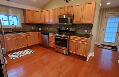 Auburn Casa | Large 3 bedroom, downtown, central air, pet friendly