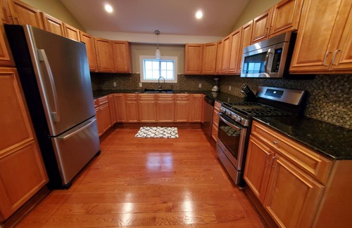 Auburn Casa | Large 3 bedroom, downtown, central air, pet friendly