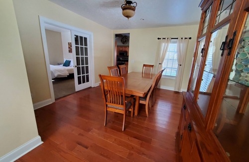Auburn Casa | Large 3 bedroom, downtown, central air, pet friendly