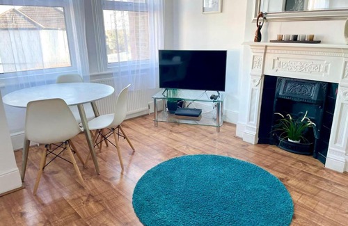 Woodhouse Apartamento | Large 3 Bedroom modern apartment close to central London
