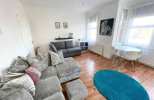 Woodhouse Apartamento | Large 3 Bedroom modern apartment close to central London
