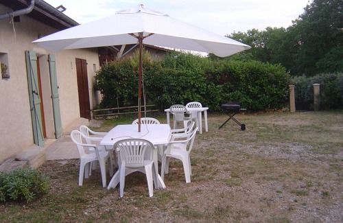 Sarrazac Casa | casa de campo con una gran piscina cubierta en el Causse du Lot en el campo, tranquilo