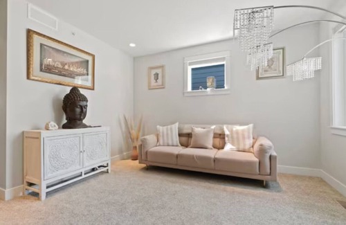 Central Okanagan Casa | Large 3 level luxury townhome at the lakes
