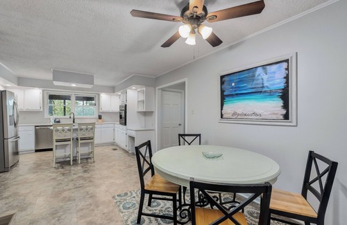 Dauphin Island Casa | Large 3 Story Home in the pines of the East End