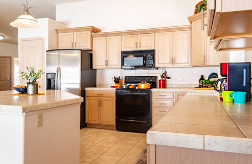 Grand Junction Casa | Large 3BR 2Bath near everything - king bed - jacuzzi tub