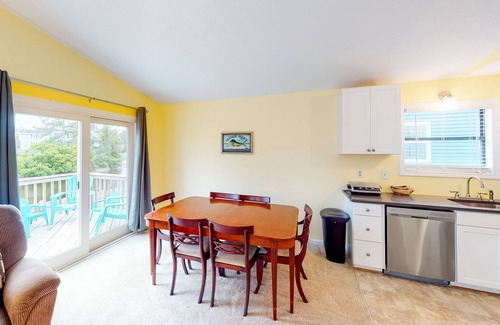 Colington Casa | Large 3BR Bayview Dog Friendly | Pool | Deck