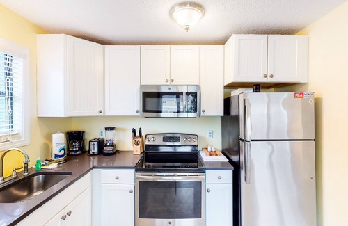 Colington Casa | Large 3BR Bayview Dog Friendly | Pool | Deck