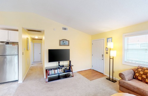 Colington Casa | Large 3BR Bayview Dog Friendly | Pool | Deck