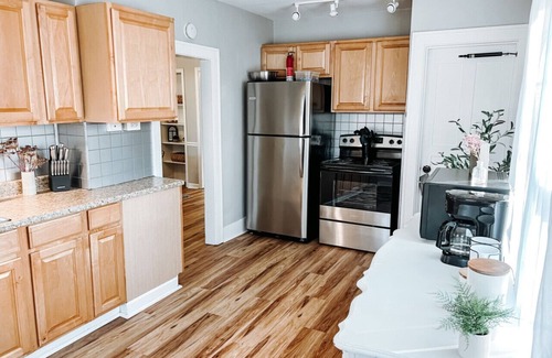 Berea Apartamento | Large 4 Bedroom|Close to Airport & IX Center|Sleeps 10