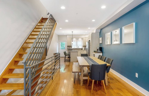 Southwest Center City Casa | Large 4 Bedroom Home / Rooftop Patio with City Views / Gym