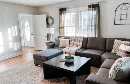 Berea Casa | Large 4 Bedroom Home Close to Airport and IX Center